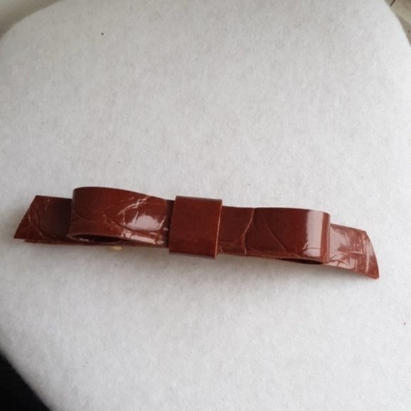 Holt Renfrew hair clip - Picture 1 of 5